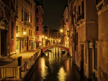 Venetian Night Glow — 200-piece jigsaw puzzle