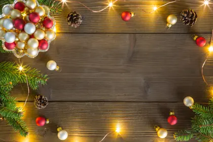 Festive Holiday Garland — 64-piece jigsaw puzzle