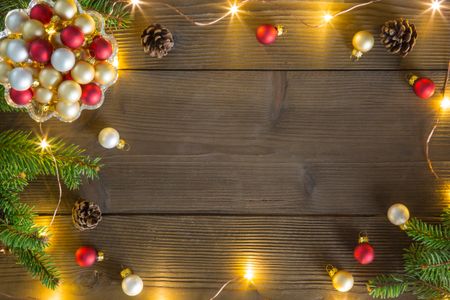 Festive Holiday Garland — 64-piece jigsaw puzzle