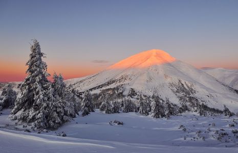 Sunlit Snowy Peak — 100-piece jigsaw puzzle