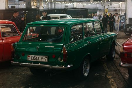 Retro Car Showcase — 100-piece jigsaw puzzle