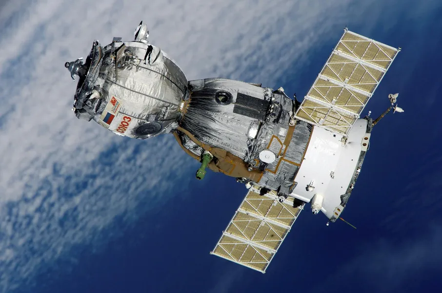 Raumschiff im Orbit — 500-Teile-Puzzle