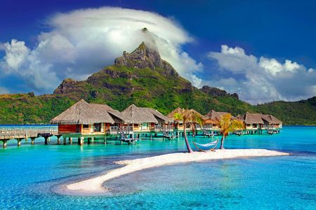Tropical Paradise Retreat — 100-piece jigsaw puzzle