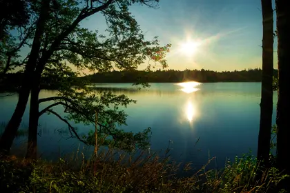Sunlit Lake Serenity — 400-piece jigsaw puzzle