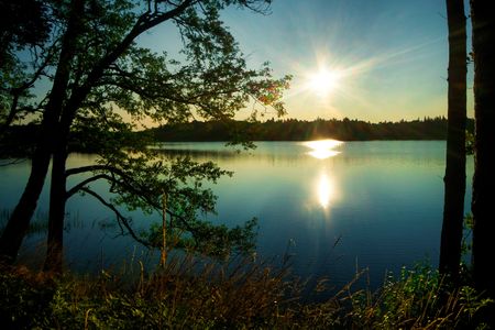 Sunlit Lake Serenity — 400-piece jigsaw puzzle