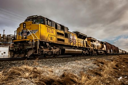 Majestic Freight Train — 200-piece jigsaw puzzle