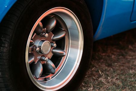 Classic Car Wheel — 300-piece jigsaw puzzle