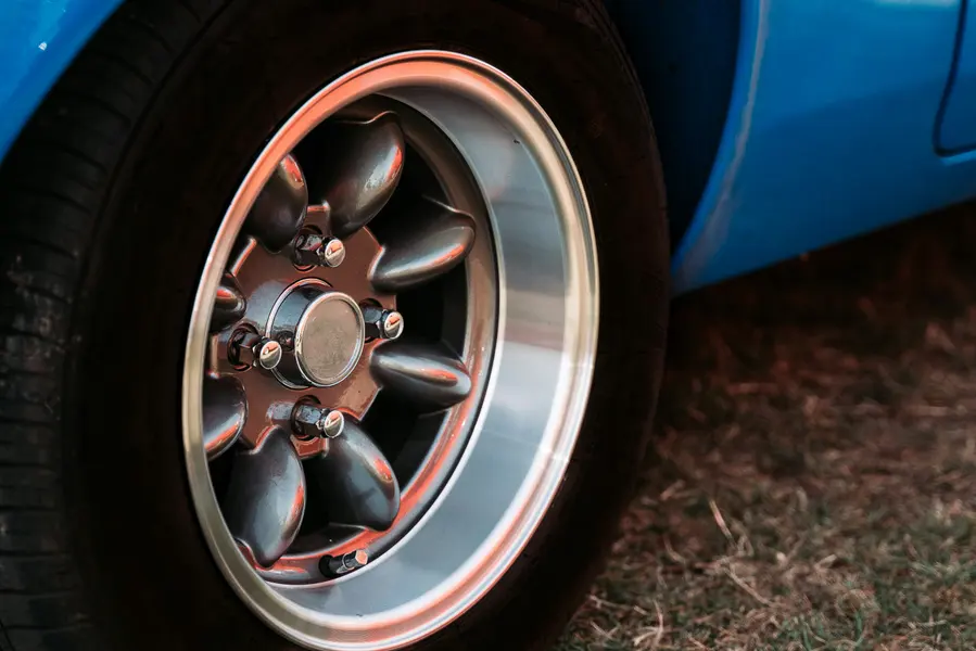 Classic Car Wheel — 300-piece jigsaw puzzle