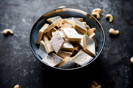 Silver Adorned Delights — 200-piece jigsaw puzzle