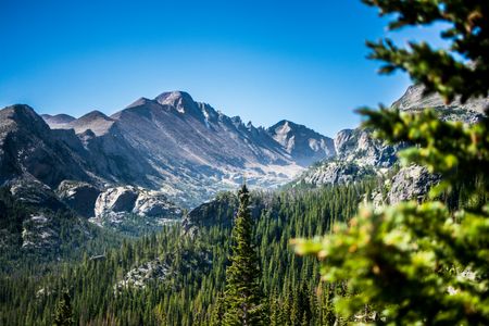 Chaîne de montagnes majestueuse — puzzle de 200 pièces