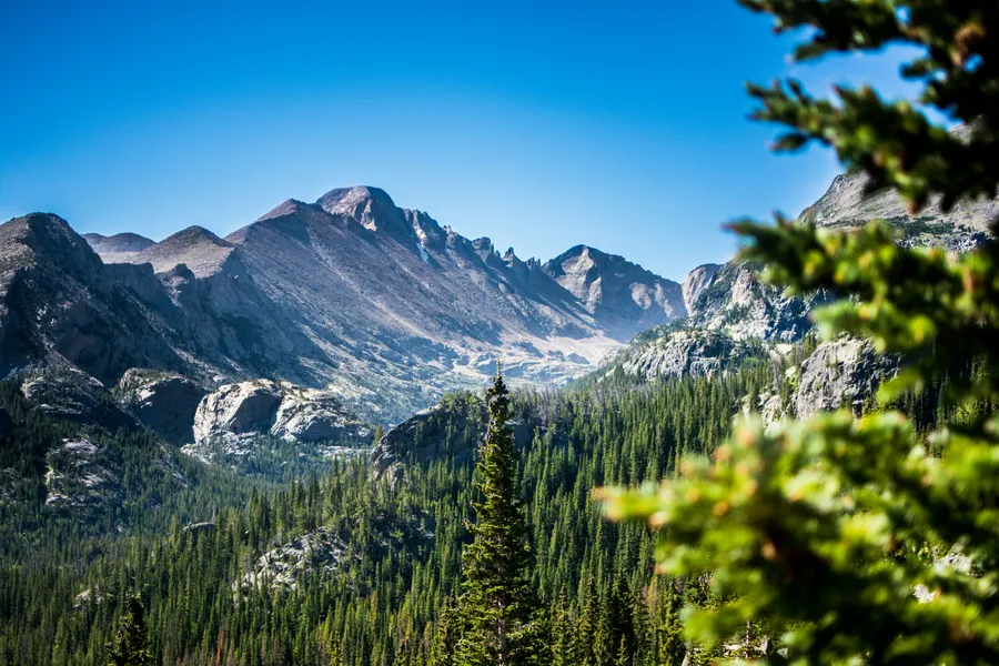 Majestic Mountain Range — 200-piece jigsaw puzzle