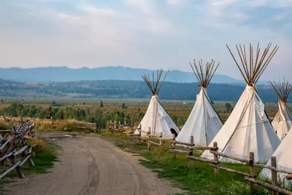 Peaceful Teepee Valley — 200-piece jigsaw puzzle