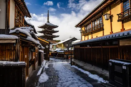 Snowy Kyoto Streets — 100-piece jigsaw puzzle
