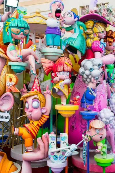Patung festival yang bersemangat — puzzle 150 potong