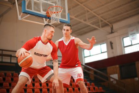 Intens basketduell — pussel med 150 bitar