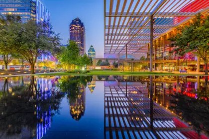 Urban Reflection Splendor — 400-piece jigsaw puzzle
