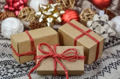 Festive Gift Wrapping — 150-piece jigsaw puzzle