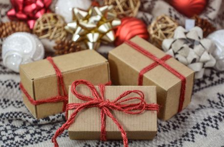 Festive Gift Wrapping — 150-piece jigsaw puzzle