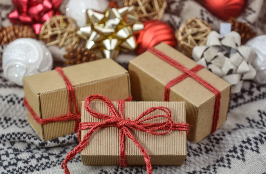 Festive Gift Wrapping — 150-piece jigsaw puzzle