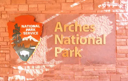 Arches National Park Sign — 150-piece jigsaw puzzle