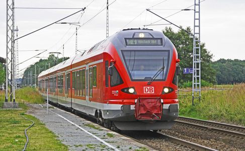 Red Train Journey — 150-piece jigsaw puzzle