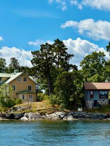 Coastal Cottage Retreat — 200-piece jigsaw puzzle