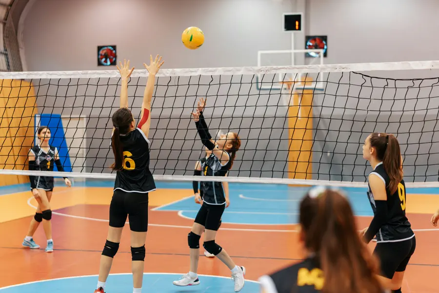 Energetic Volleyball Match — 150-piece jigsaw puzzle
