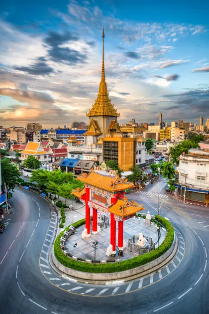 Temple At City Crossroads — 400-piece jigsaw puzzle