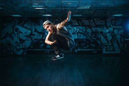 Dynamic Urban Dance — 300-piece jigsaw puzzle