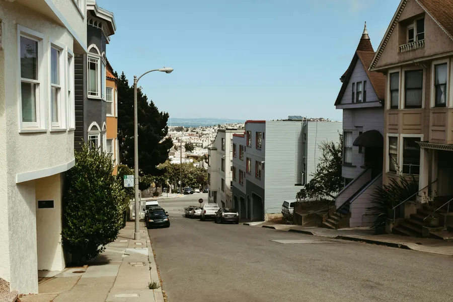Charming Urban Slope — 64-piece jigsaw puzzle