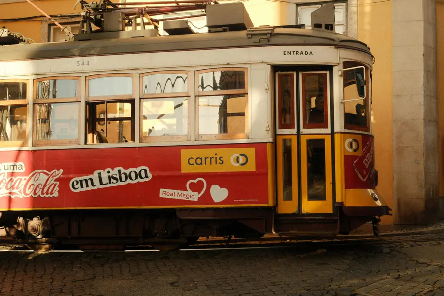 Lisbon Vintage Tram — 400-piece jigsaw puzzle