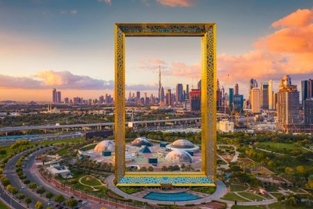 Golden Frame Cityscape — 200-piece jigsaw puzzle