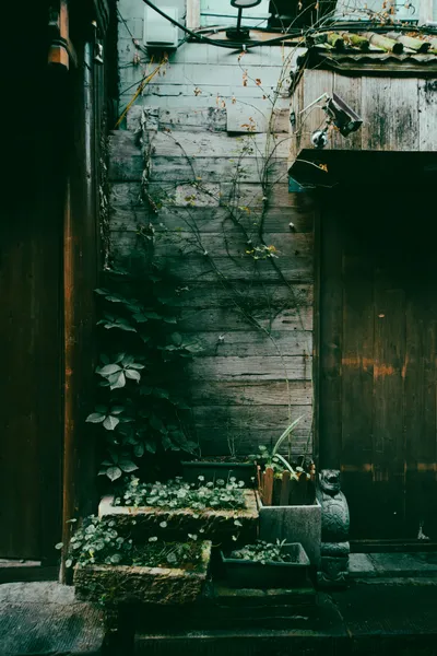 Quiet Urban Corner — 200-piece jigsaw puzzle