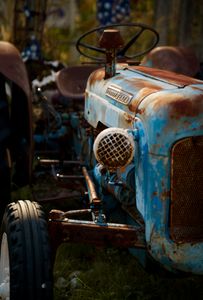 Rustic Tractor Charm — 300-piece jigsaw puzzle