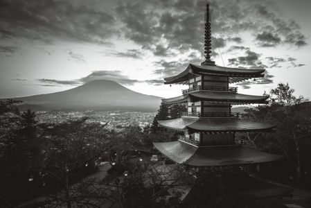 Pagoda at Mount Fuji — 300-piece jigsaw puzzle