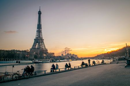 Eiffel Tower at Sunset — 200-piece jigsaw puzzle
