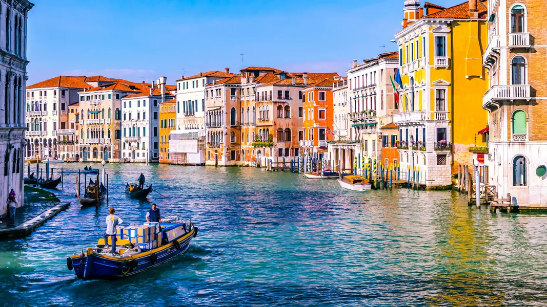 Venetian Canal Beauty — 200-piece jigsaw puzzle