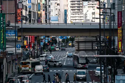 Busy Urban Intersection — 300-piece jigsaw puzzle