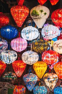Vibrant Lantern Display — 500-piece jigsaw puzzle