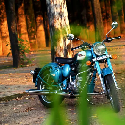 Vintage Motorcycle Escape — 100-piece jigsaw puzzle