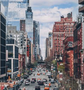Bustling Urban Street — 500-piece jigsaw puzzle