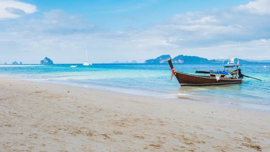 Tranquil Beach Scene — 200-piece jigsaw puzzle