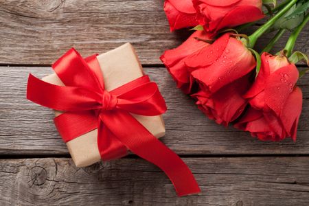 Gift and Roses — 300-piece jigsaw puzzle