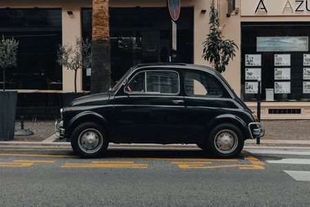 Vintage City Car — 150-piece jigsaw puzzle