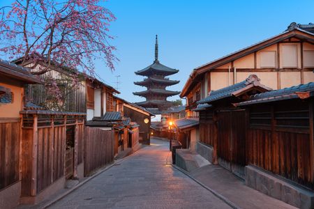 Kyoto Twilight Streets — 400-piece jigsaw puzzle