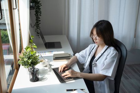 Focused Medical Professional — 100-piece jigsaw puzzle