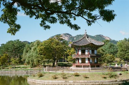 Serene Garden Pavilion — 400-piece jigsaw puzzle