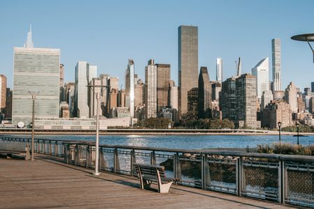 City Skyline Reflections — 200-piece jigsaw puzzle