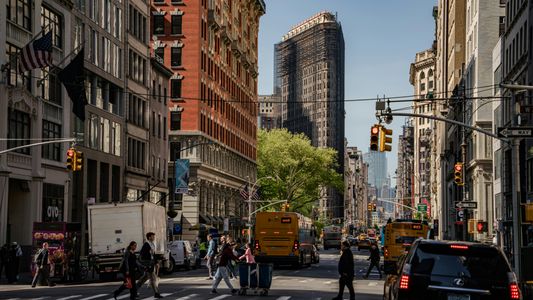 Bustling City Street — 300-piece jigsaw puzzle