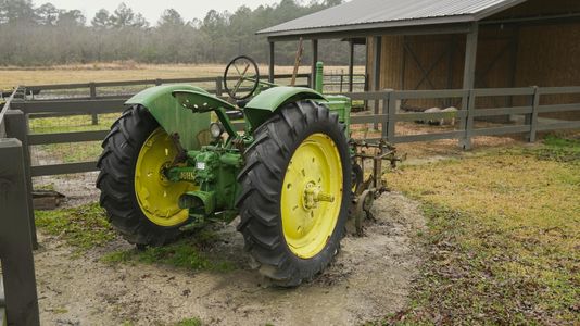 Vintage Farm Tractor — 300-piece jigsaw puzzle